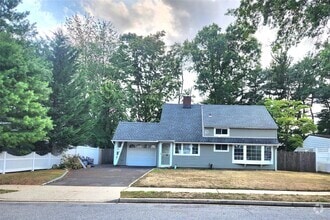 Building Photo - 18 Bamboo Ln