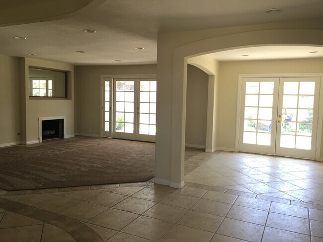 Foto del edificio - On Cul-De-Sac: 3 Bedroom 2 Bath Single Sto...