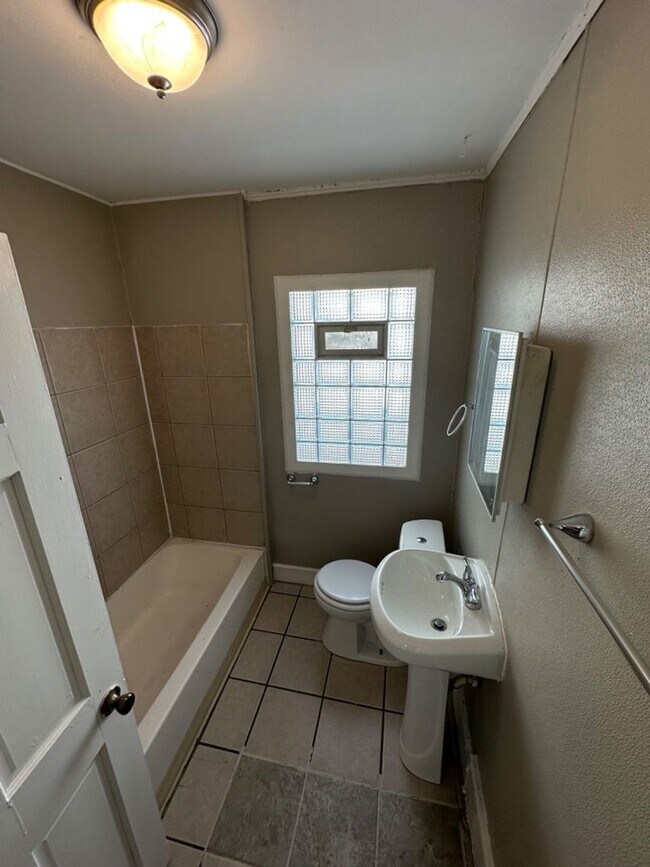 Foto del edificio - 2722-2724 N 49th St. (Duplex)