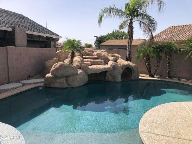 Foto del edificio - 5233 E Carmel Ave