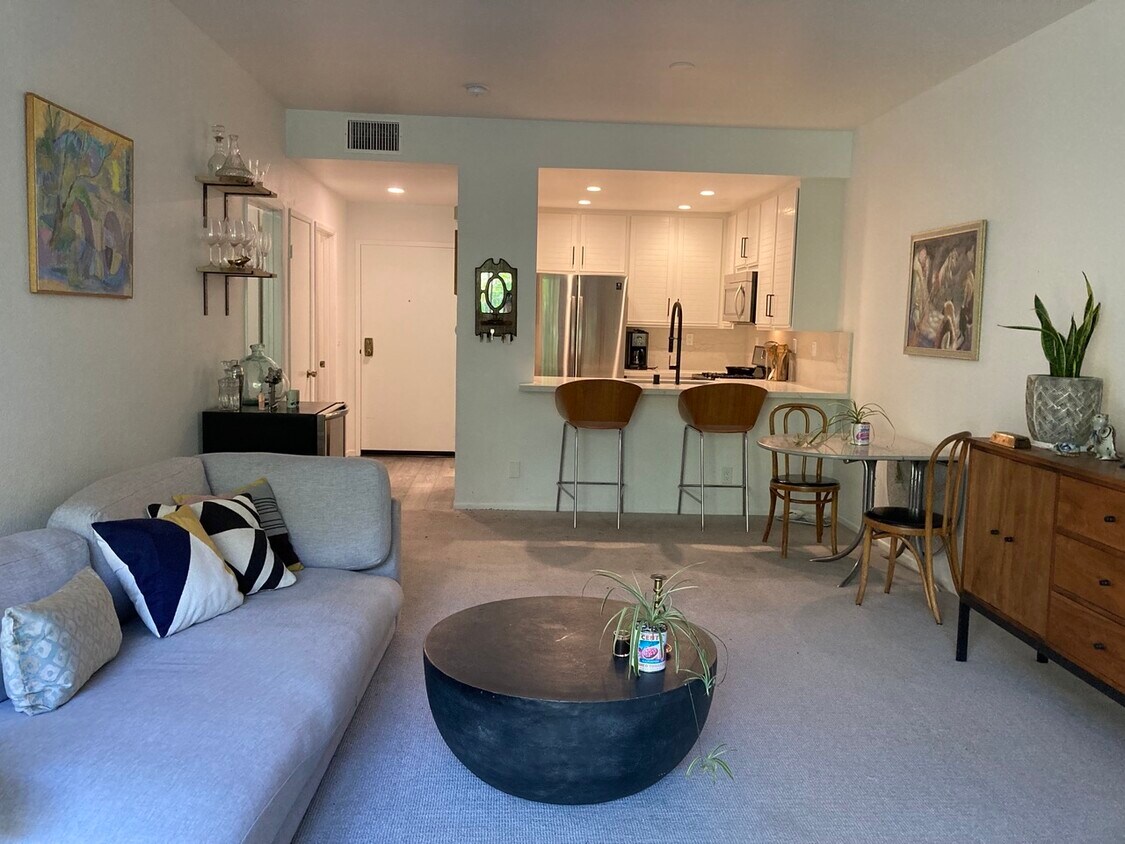 Foto principal - 8505 Gulana Ave