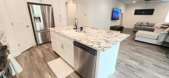 Foto del edificio - 4 br, 3 bath House - 4634 Loftwood Rd