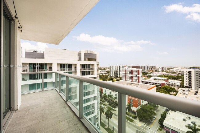 Foto del edificio - 333 NE 24th St