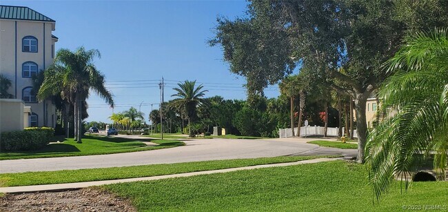 Foto del edificio - 407 Bouchelle Dr