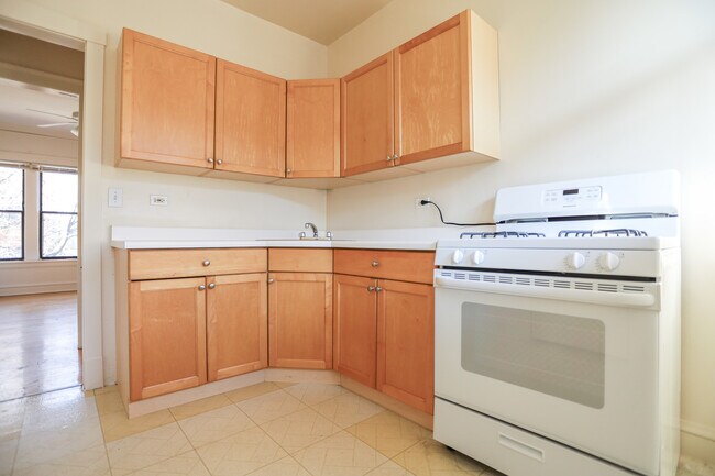 Building Photo - 5107 N Glenwood Ave