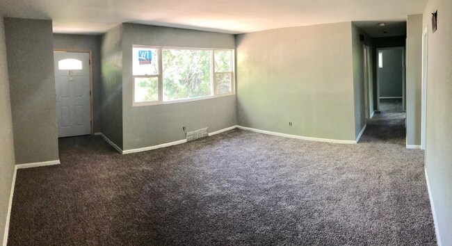 Foto del edificio - Available Now!