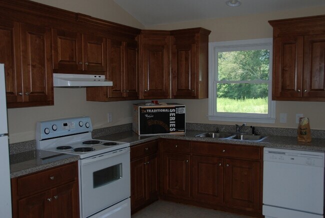 Building Photo - 137 Zachary Dr