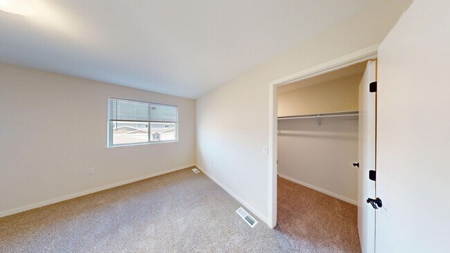 Foto del edificio - Pinnacle Townhomes