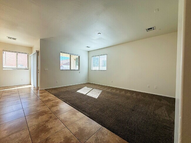 Foto del edificio - Charming Glendale Home with Spacious Lot & Prime West Valley Location!