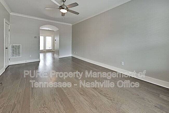 Building Photo - 202 W Mill Dr