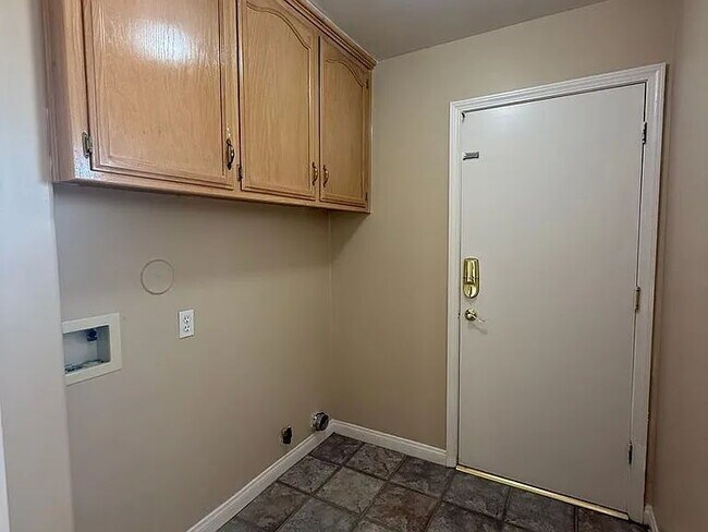 Foto del edificio - Beautiful 3 bedroom 2 bath home home in The Seasons!