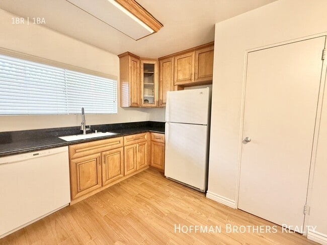 Building Photo - 4860 Van Noord Ave