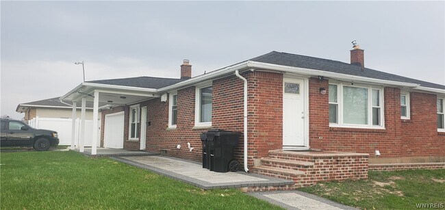 Foto del edificio - 151 Lamson Rd
