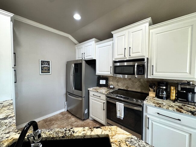 Building Photo - 374 Miss Ellie Ln