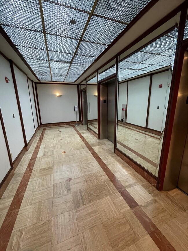 Building Photo - 2851 NE 183rd St