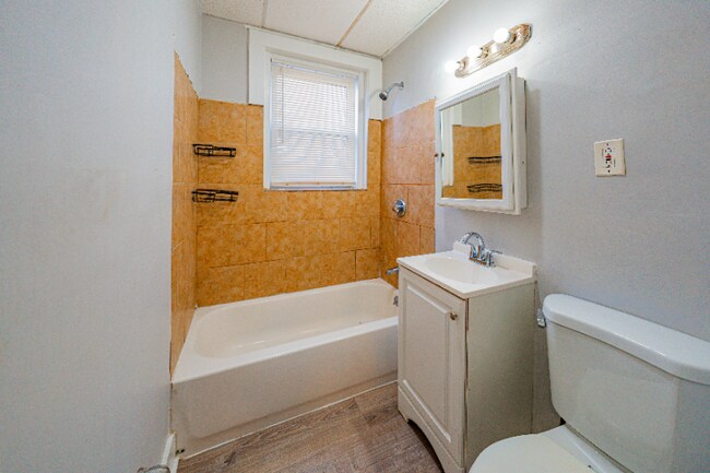 Building Photo - 22 Warren St