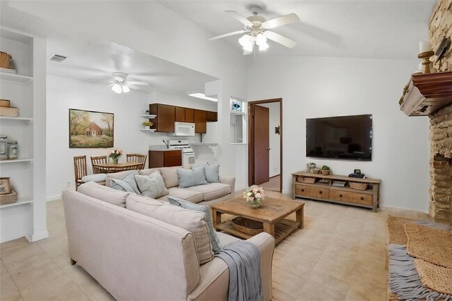 Building Photo - 12416 Deer Falls Dr