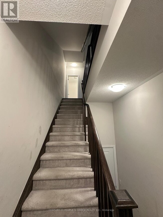 Building Photo - 585 Colborne St E