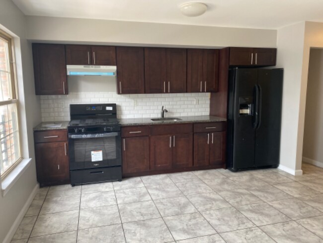 Foto del edificio - 105 Maple Ave