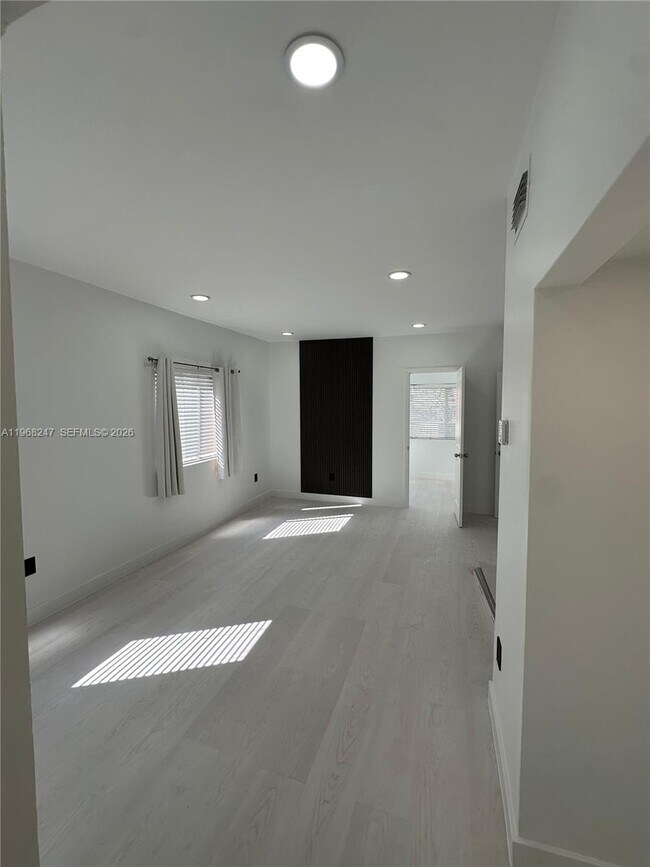 Foto del edificio - 109 NW 6th Ave