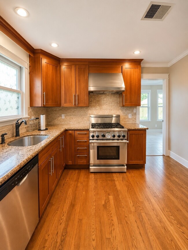 Building Photo - 5707 Delfren Ln