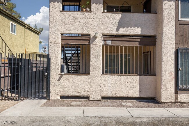 Foto del edificio - 6205 Bellota Dr