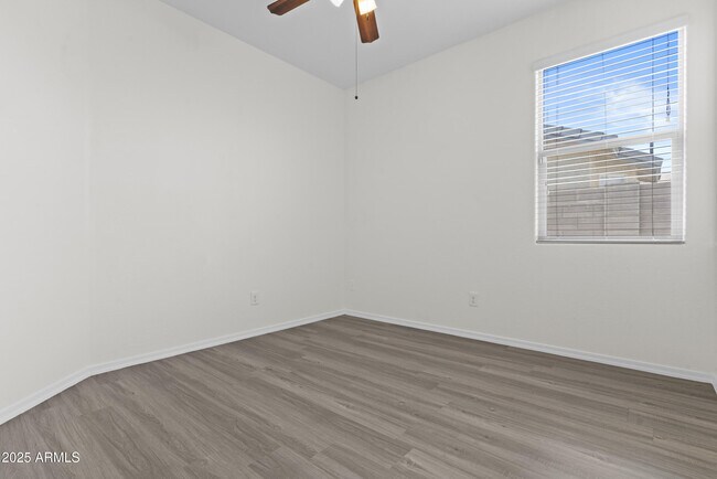 Foto del edificio - 5904 S 30th Ln