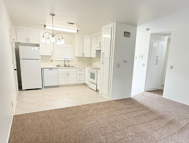 Foto del edificio - 200 Northwoods Ave