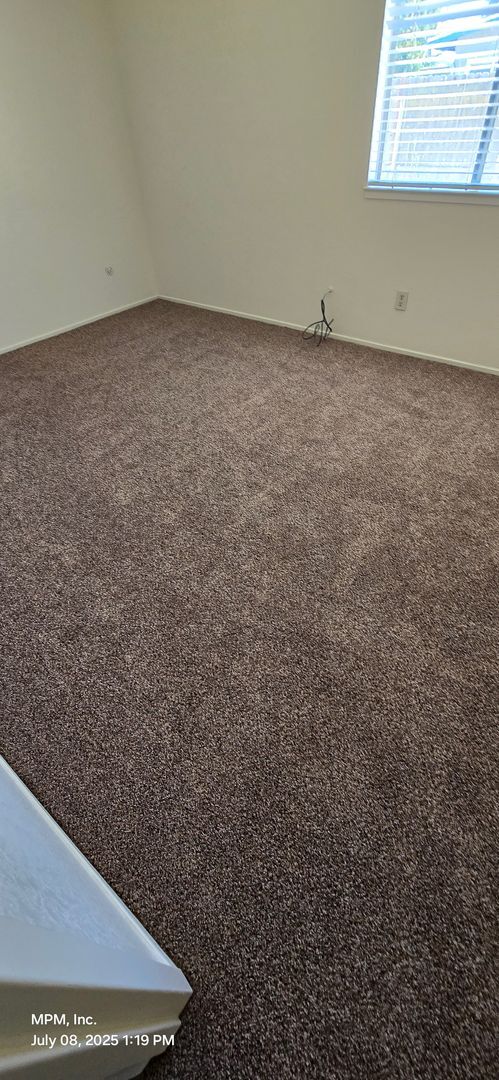 Foto del edificio - 3 bedroom 2 bath across from the park
