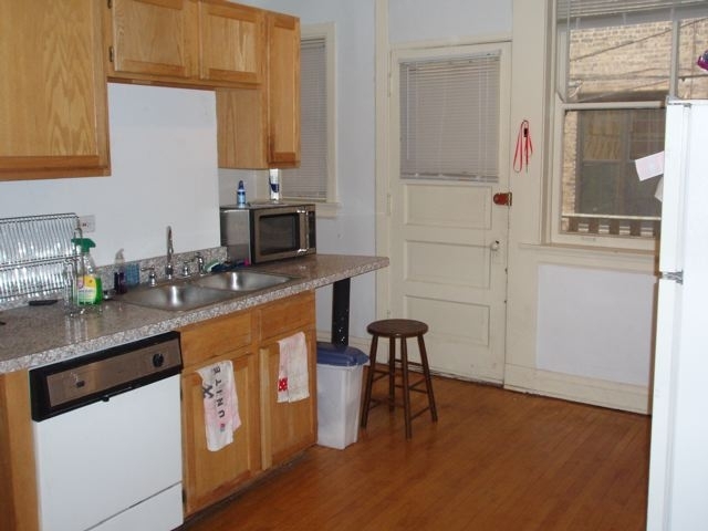 Building Photo - 1483 W Farragut Ave