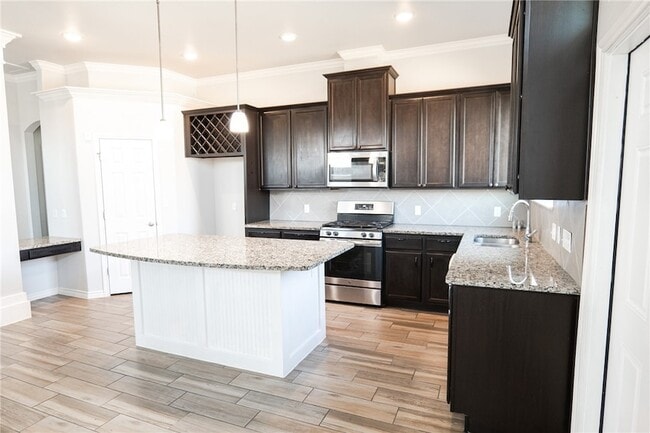 Building Photo - 2101 Spoonbill Dr
