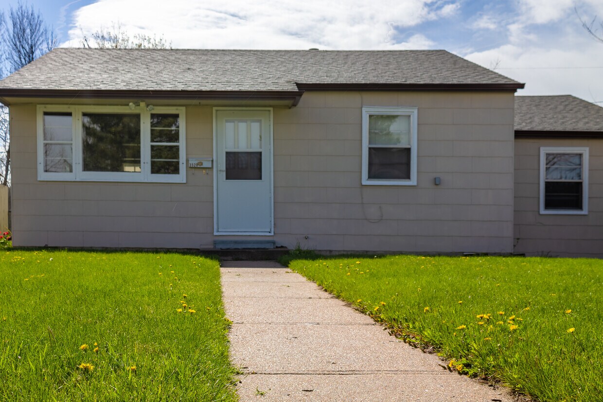 Building Photo - 3520 Alexander Ave