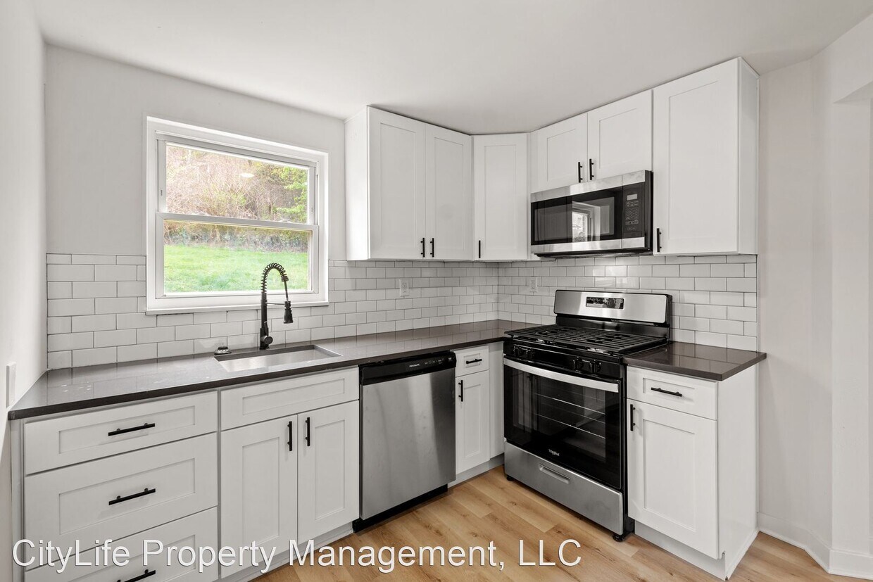 Foto principal - 3 br, 1 bath House - 109 Minooka Street