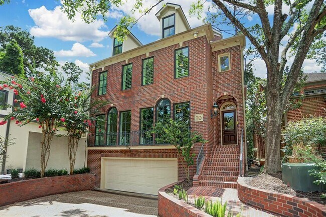Building Photo - 10 Pine Briar Cir