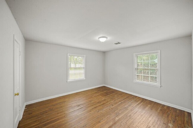 Building Photo - 3938 Alsace St