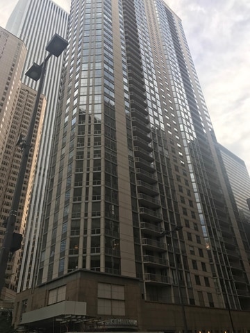 Building Photo - 222 N Columbus Dr