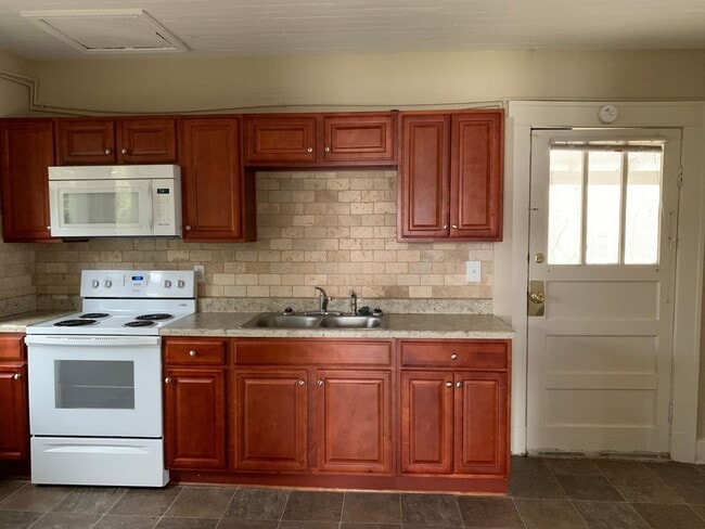 Photo - 421 Piedmont Rd Apartment