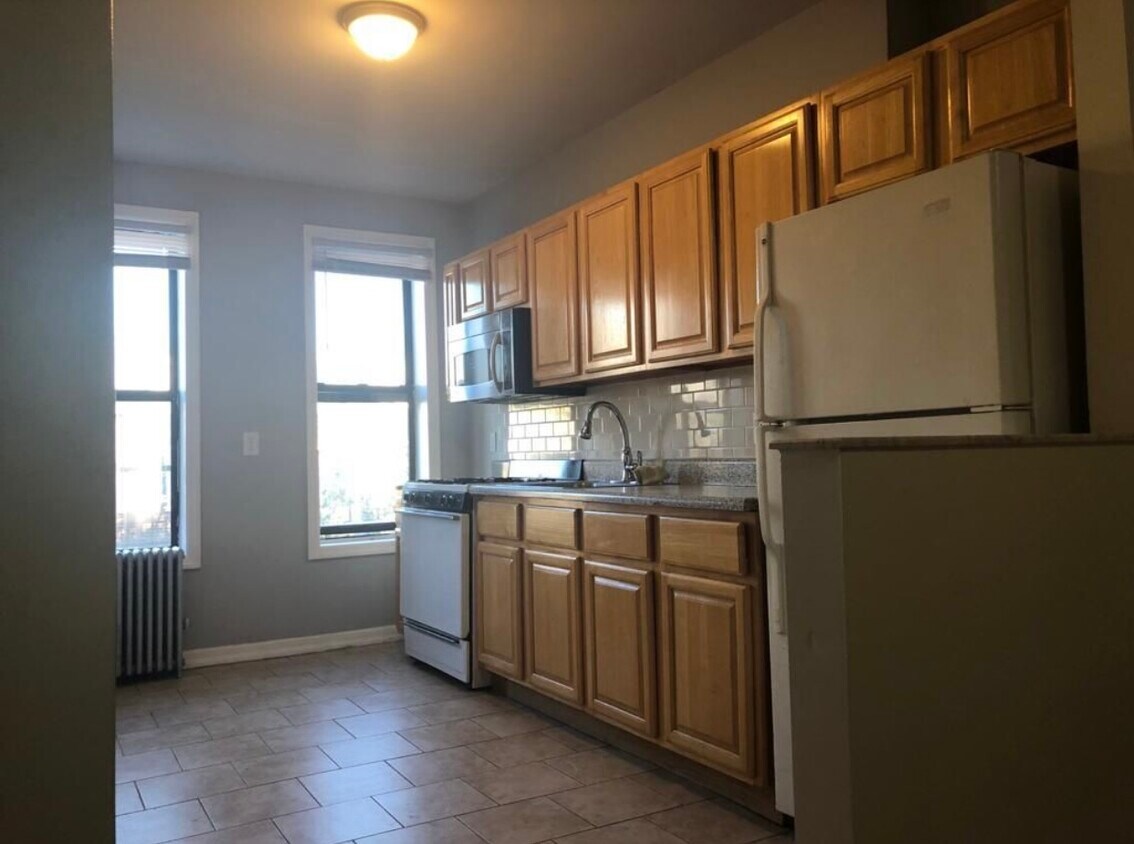 Kitchen - 1720 Woodbine St