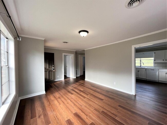 Building Photo - 3248 Blue Springs Pkwy