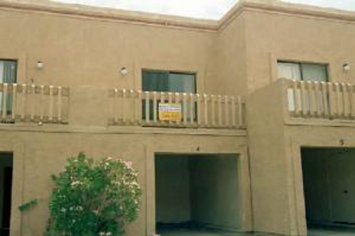 Primary Photo - 2023 W Bloomfield Rd