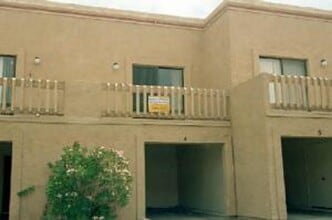 Building Photo - 2023 W Bloomfield Rd