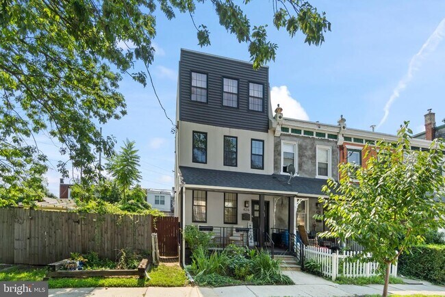 Building Photo - 426 Winona St