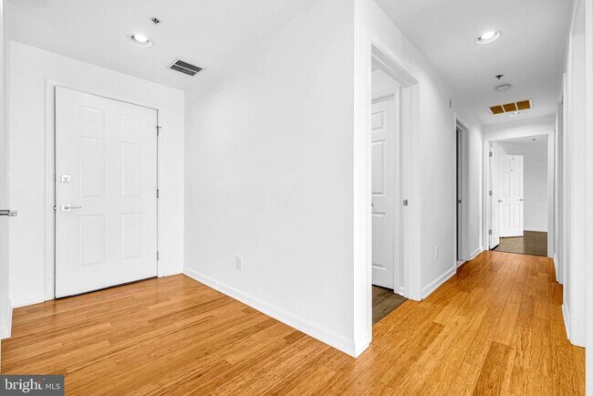 Building Photo - 304 Academy St