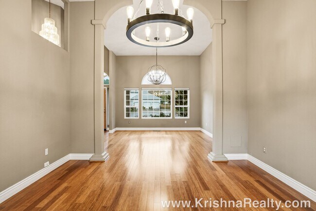 Foto del edificio - Lovely 4 BD | 2.5 BA | 2,470 SF | 3-Car Garage | Cul-de-Sac Lot | Barberton