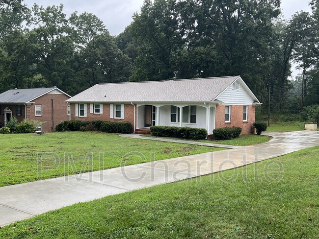 Building Photo - 7112 Whitside Ln