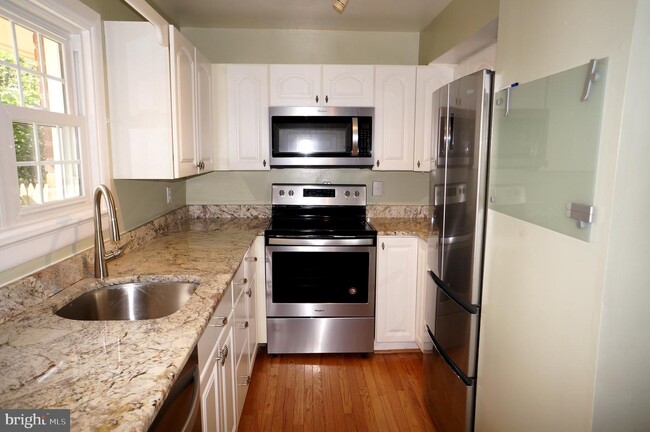 Foto del edificio - 430 Hampton Ct