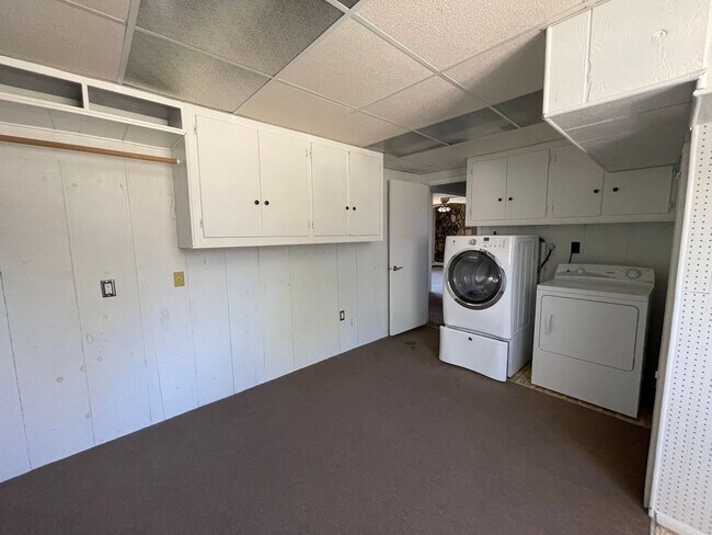 Foto del edificio - 4 BEDROOM 2 BATH SINGLE FAMILY HOME