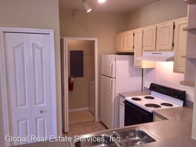 Building Photo - 2 br, 1 bath House - 8826 Dunes Court 305