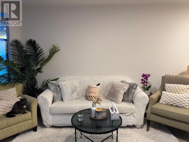 Building Photo - 27 Bathurst St