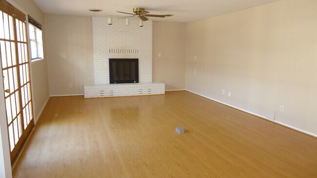 Foto del edificio - Nice 3BR/2Bath